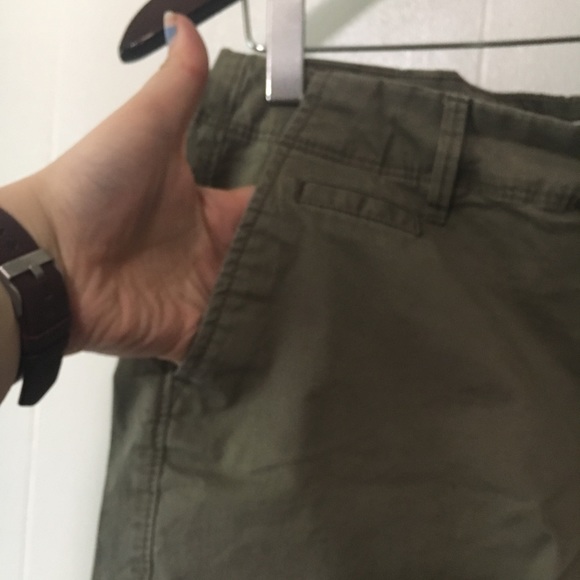 • DONATED // old navy olive green safari shorts • - Picture 3 of 4